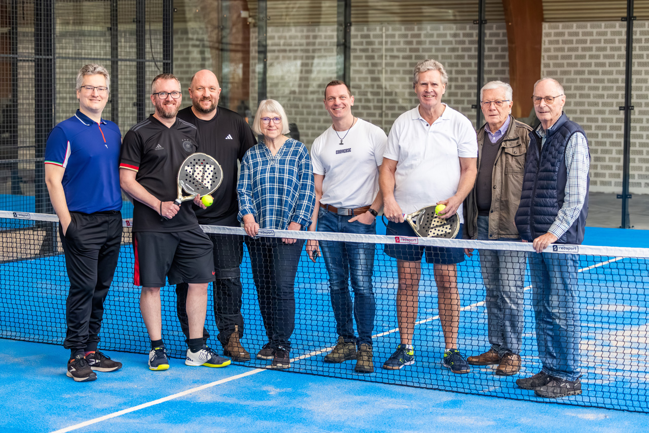 Zusammen mit den Grünen und unserem parteilosen Bürgermeisterkandidaten Timo Vetter haben wir kurz vor der Eröffnung dem Padel-Quartier einen Besuch abgestattet.